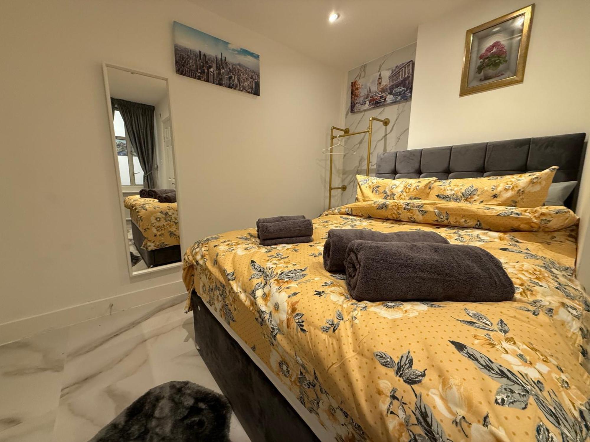Luxury In Victoria, 7 Minutes Walk To Victoria Station, 2 Alloggio in famiglia
